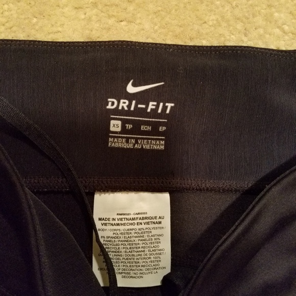 🖤Nike Dri Fit Capris - Picture 4 of 6